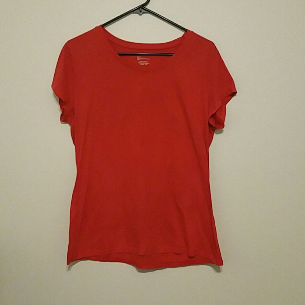 #Women's no boundaries shirt